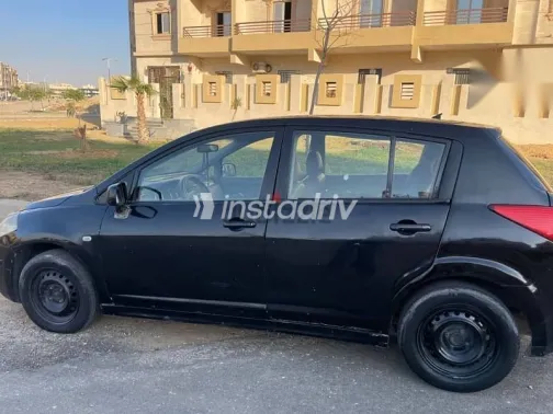 نيسان تيدا 2012 أسود مستعملة للبيع - 3