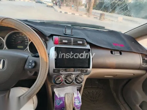 هوندا سيتى 2004 فضي مستعملة للبيع - 1