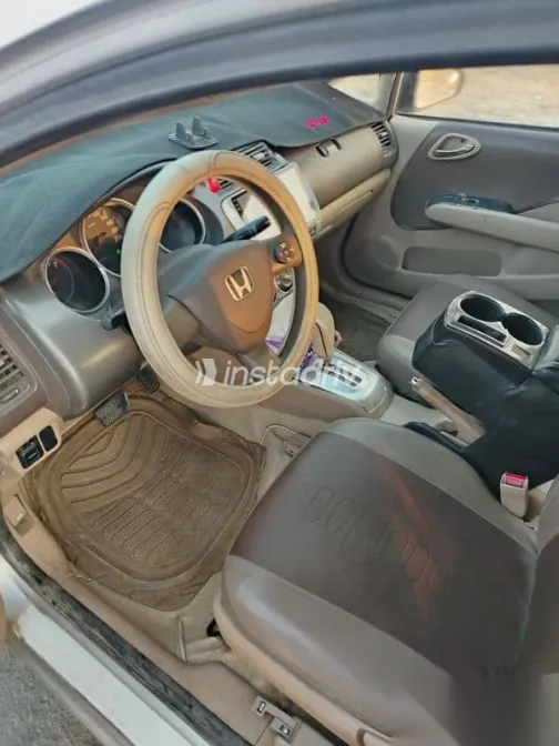 هوندا سيتى 2004 فضي مستعملة للبيع - 3