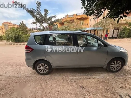 سوزوكى ارتيجا 2015 فضي مستعملة للبيع - 2