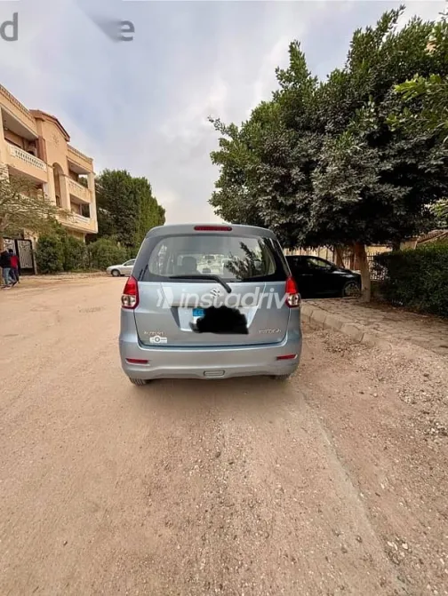 سوزوكى ارتيجا 2015 فضي مستعملة للبيع - 9