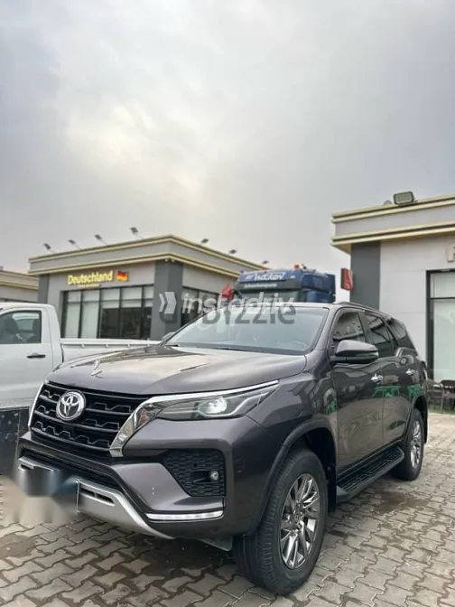 تويوتا فورتشنر 2022 بني مستعملة للبيع - 2