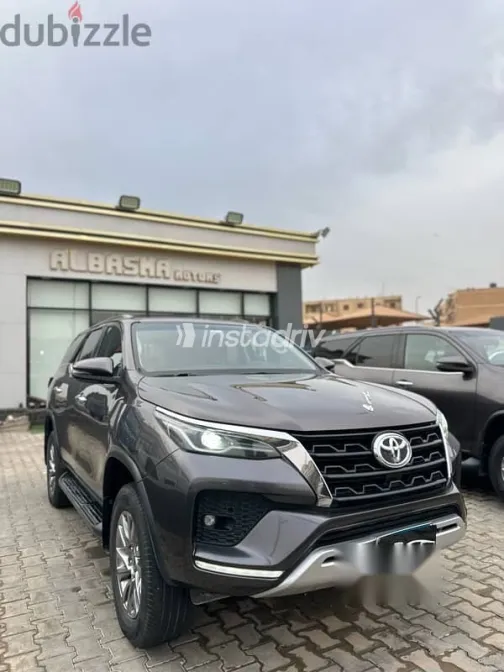 تويوتا فورتشنر 2022 بني مستعملة للبيع - 3