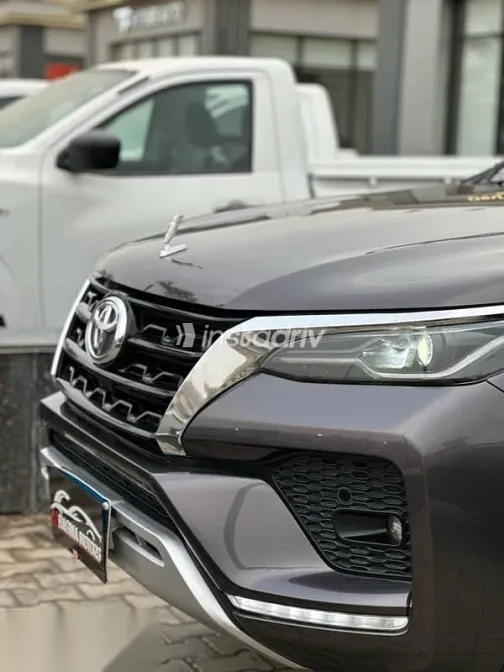 تويوتا فورتشنر 2022 بني مستعملة للبيع - 6