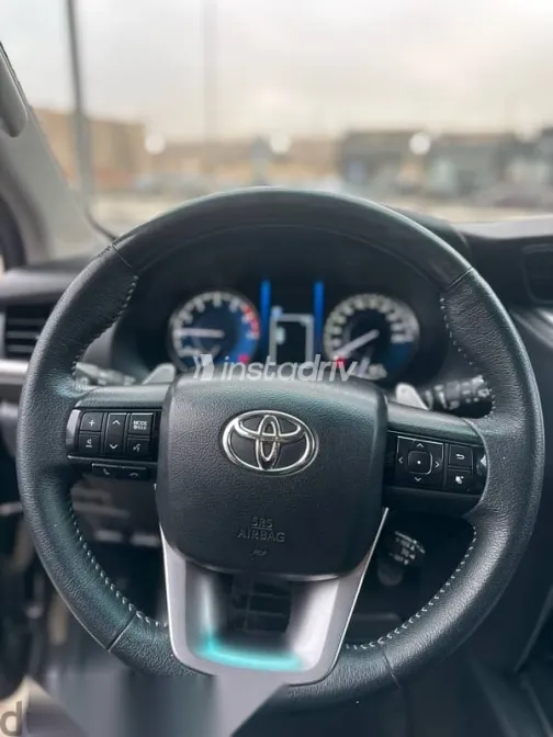 تويوتا فورتشنر 2022 بني مستعملة للبيع - 8