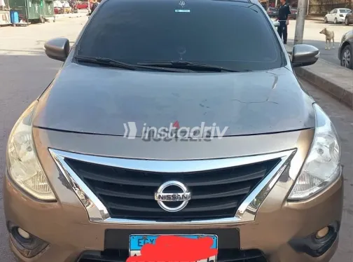 نيسان صنى 2015 ذهبي مستعملة للبيع - 1