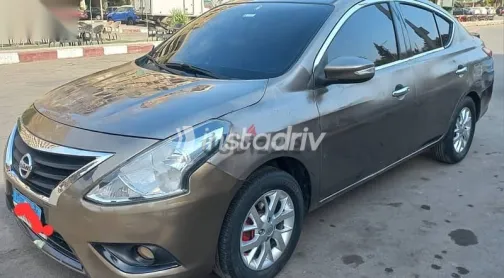 نيسان صنى 2015 ذهبي مستعملة للبيع - 2
