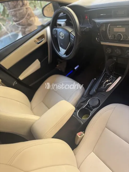 Toyota Corolla 2015 Silver Used for Sale - 2