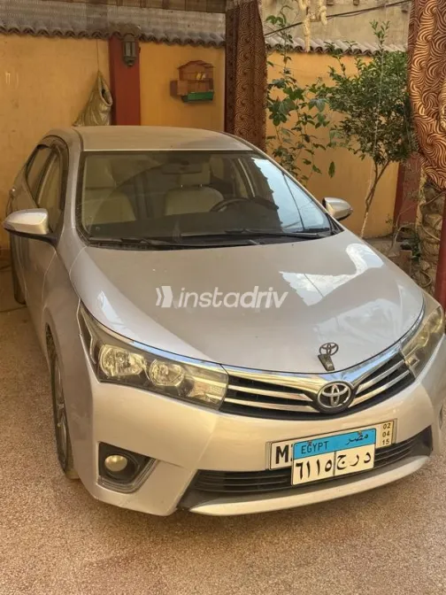 Toyota Corolla 2015 Silver Used for Sale - 3