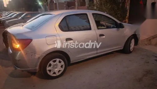 رينو لوجان 2015 فضي مستعملة للبيع - 1