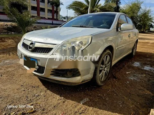 اوبل فيكترا 2007 فضي مستعملة للبيع - 5