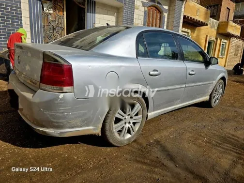 اوبل فيكترا 2007 فضي مستعملة للبيع - 7