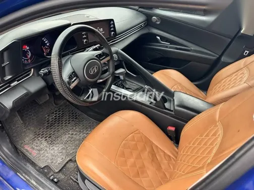 هيونداي إلنترا 2021 أزرق غامق مستعملة للبيع - 9