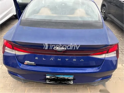 هيونداي إلنترا 2021 أزرق غامق مستعملة للبيع - 10
