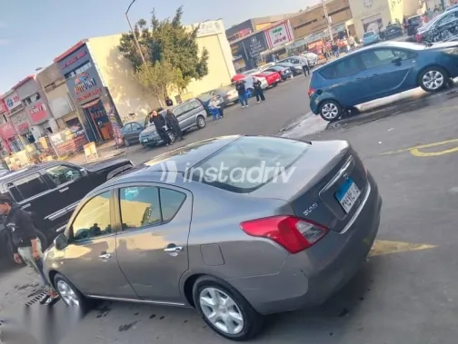 نيسان صنى 2013 رمادي مستعملة للبيع - 1