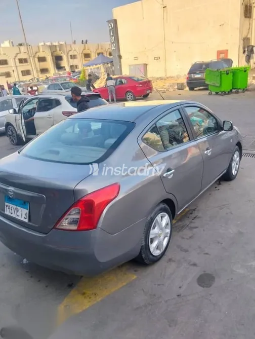 نيسان صنى 2013 رمادي مستعملة للبيع - 2