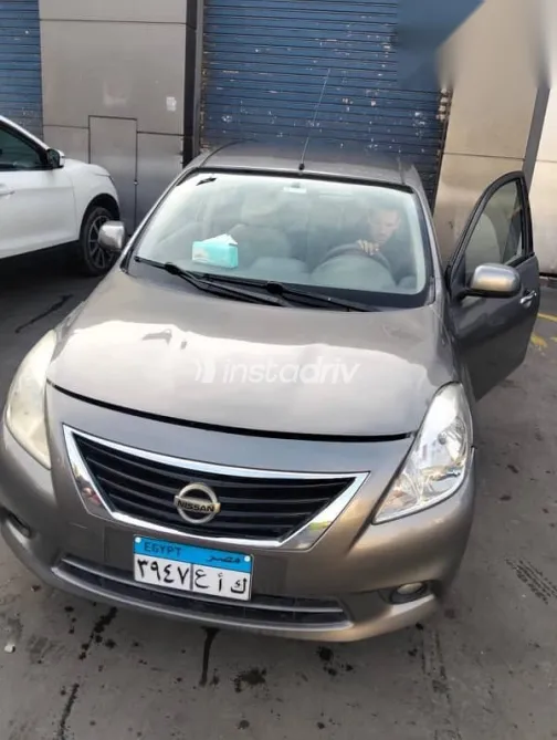 نيسان صنى 2013 رمادي مستعملة للبيع - 6