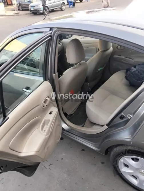 نيسان صنى 2013 رمادي مستعملة للبيع - 8