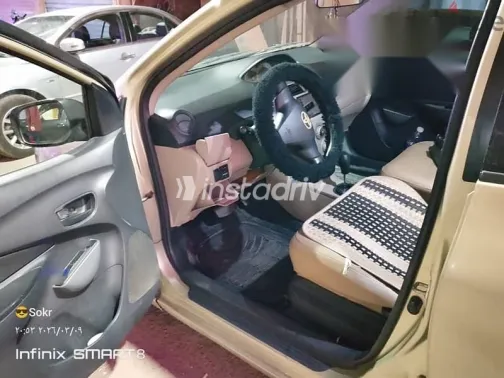 تويوتا ياريس 2008 أبيض مستعملة للبيع - 1