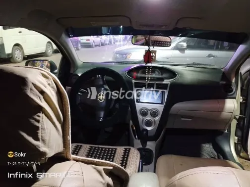 تويوتا ياريس 2008 أبيض مستعملة للبيع - 2