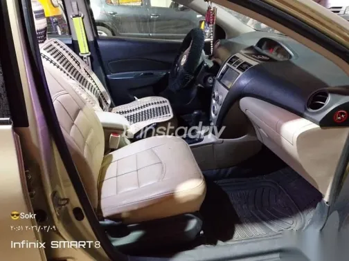 تويوتا ياريس 2008 أبيض مستعملة للبيع - 5