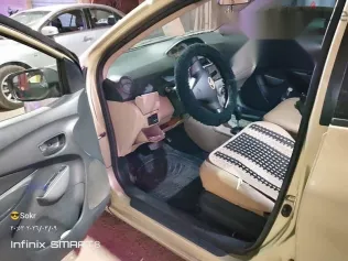 تويوتا ياريس 2008 أبيض مستعملة للبيع