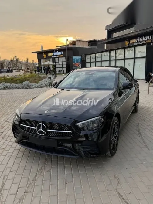 مرسيدس E 300 2023 أسود جديدة للبيع - 3