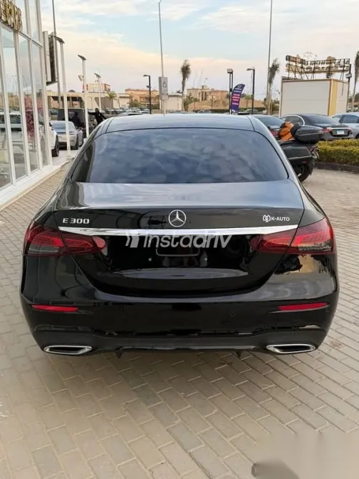 مرسيدس E 300 2023 أسود جديدة للبيع - 4