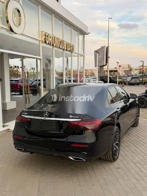 مرسيدس E 300 2023 أسود جديدة للبيع - 5