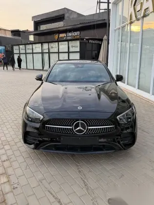 مرسيدس E 300 2023 أسود جديدة للبيع