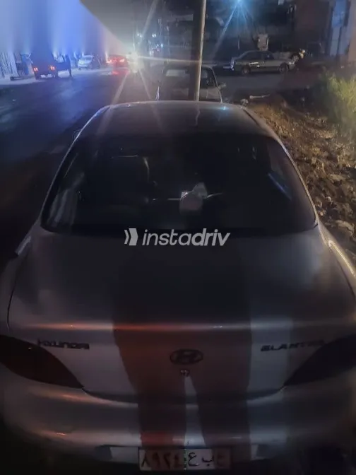 هيونداي إلنترا 1996 فضي مستعملة للبيع - 2