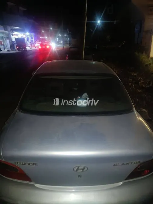 هيونداي إلنترا 1996 فضي مستعملة للبيع - 3