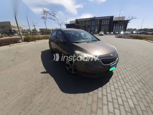 كيا سيراتو 2015 بني مستعملة للبيع - 2