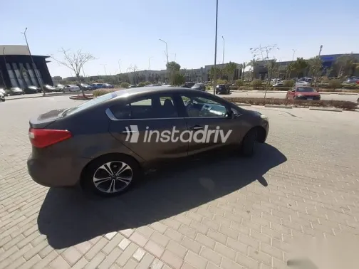 كيا سيراتو 2015 بني مستعملة للبيع - 4