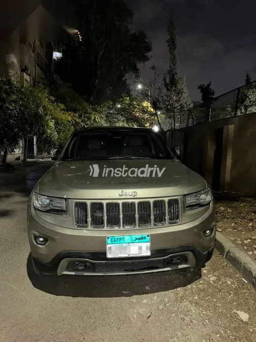 جيب شيروكي 2016 ذهبي مستعملة للبيع - 1