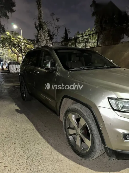 جيب شيروكي 2016 ذهبي مستعملة للبيع - 3