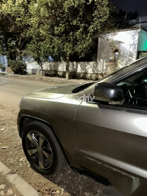 جيب شيروكي 2016 ذهبي مستعملة للبيع - 7