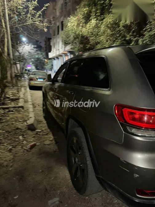 جيب شيروكي 2016 ذهبي مستعملة للبيع - 8