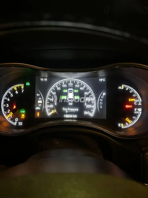 جيب شيروكي 2016 ذهبي مستعملة للبيع - 10