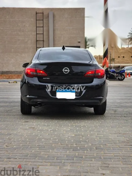 اوبل أسترا 2021 أسود مستعملة للبيع - 2
