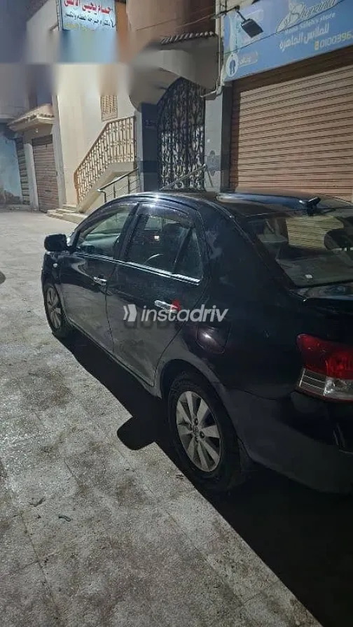 تويوتا ياريس 2006 أسود مستعملة للبيع - 5