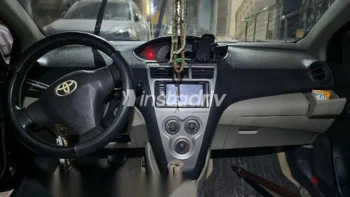 تويوتا ياريس 2006 أسود مستعملة للبيع - 6