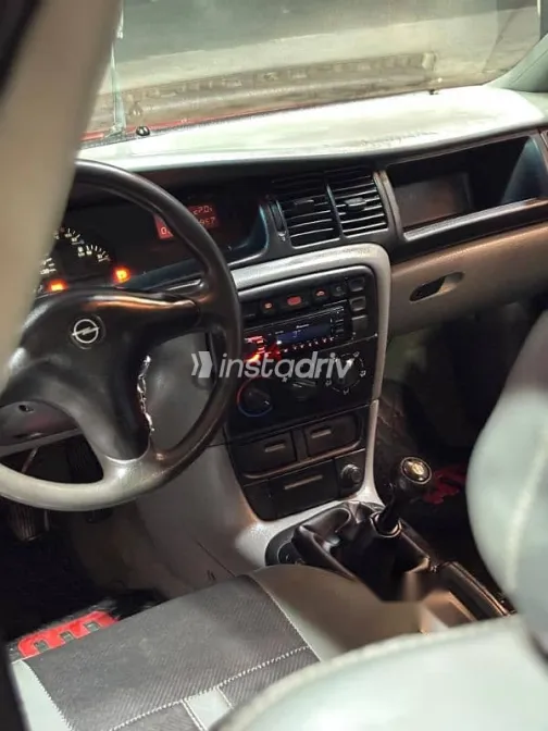 اوبل فيكترا 1997 أحمر مستعملة للبيع - 8