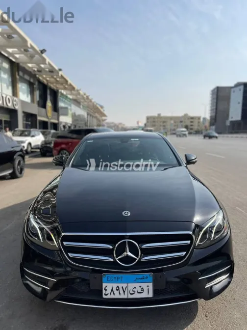 مرسيدس E 180 2018 أسود مستعملة للبيع - 2