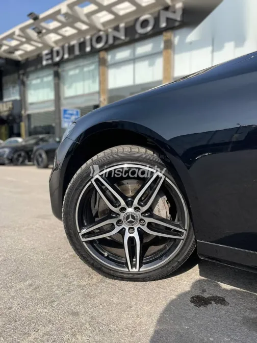 مرسيدس E 180 2018 أسود مستعملة للبيع - 5