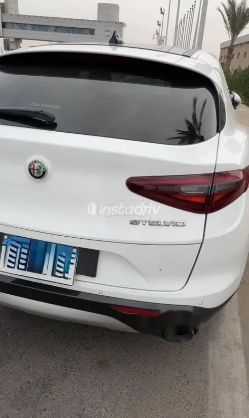 الفاروميو ستلفيو 2021 أبيض مستعملة للبيع - 4