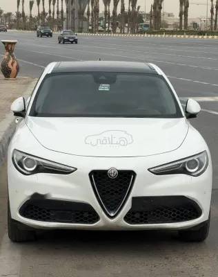 الفاروميو ستلفيو 2021 أبيض مستعملة للبيع