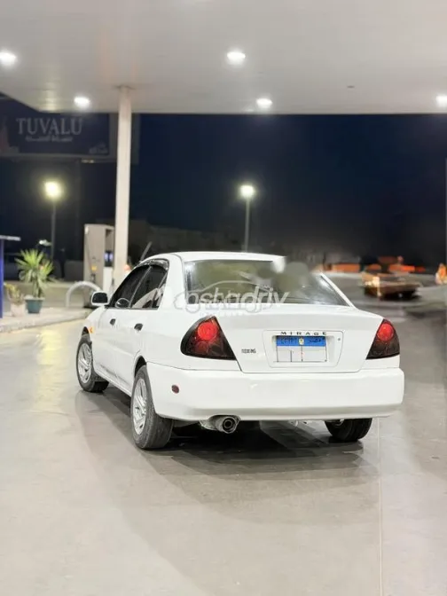 ميتسوبيشي لانسر كرستالة 1999 أبيض مستعملة للبيع - 2