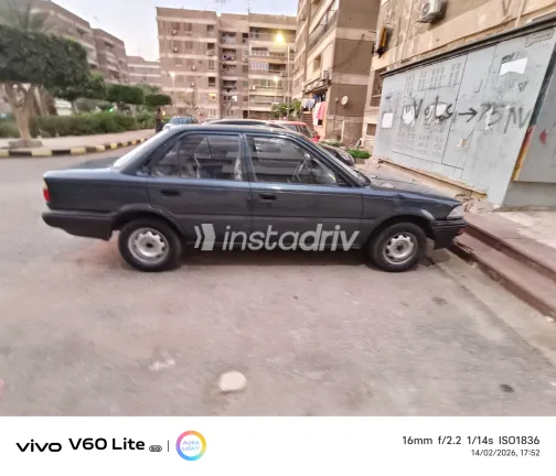 تويوتا كورولا 1989 أبيض مستعملة للبيع - 2