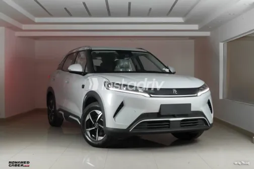 بى واى دى‬ يوان اب 2025 أبيض مستعملة للبيع - 4